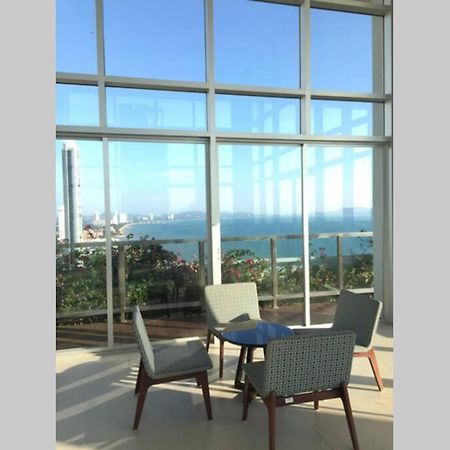 Stunning Seaview Suite Jomtien Beach Buitenkant foto